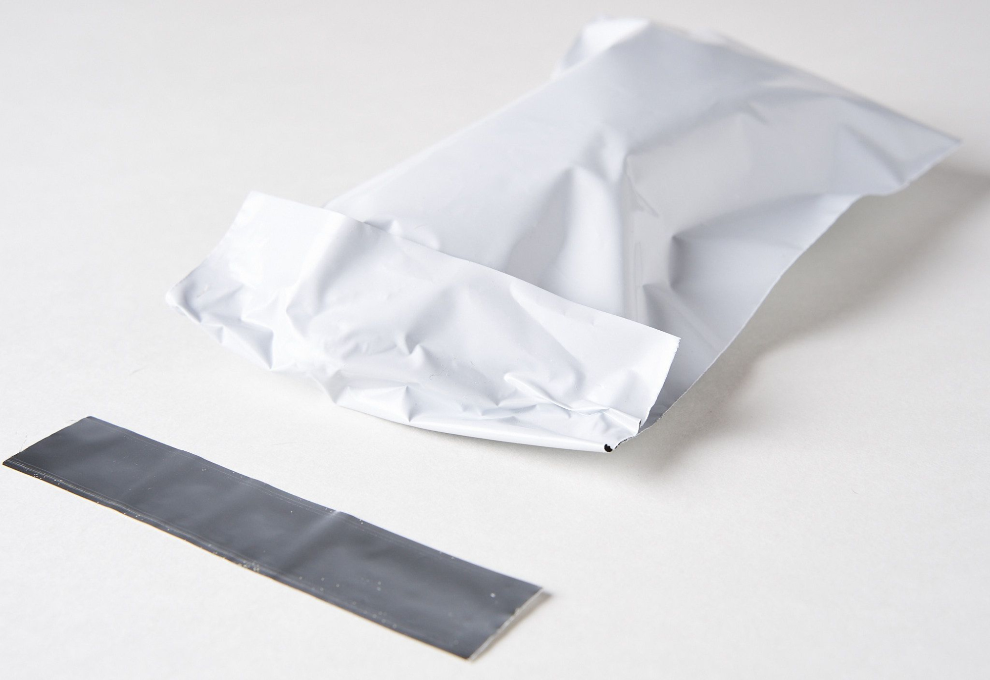 Курьерский пакет (сейф пакет), 100х150+40, с клеевым клапаном, без кармана, 60 мкм, 2000 шт.