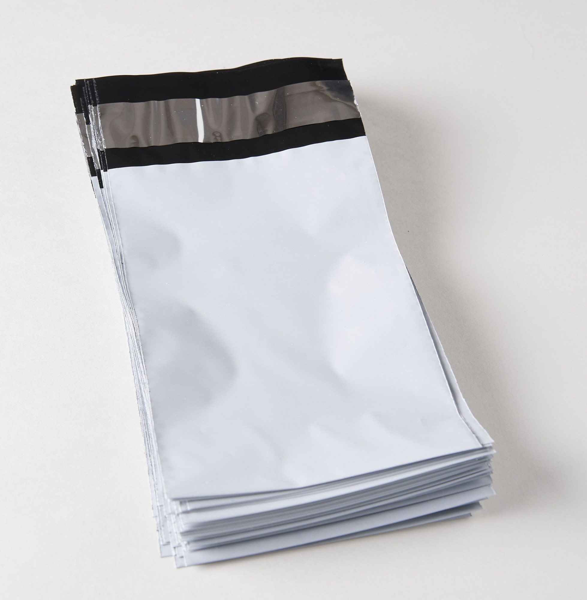 Курьерский пакет (сейф пакет), 100х150+40, с клеевым клапаном, без кармана, 60 мкм, 2000 шт.